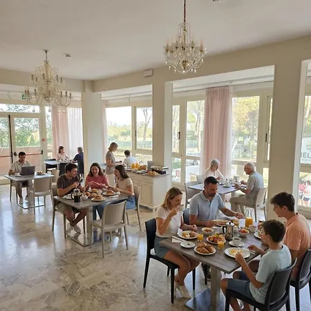 Szálloda Helios Milano Marittima