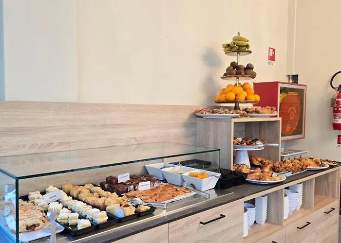 Base Helios - Colazione Fino A Mezzogiorno! Hotel Milano Marittima