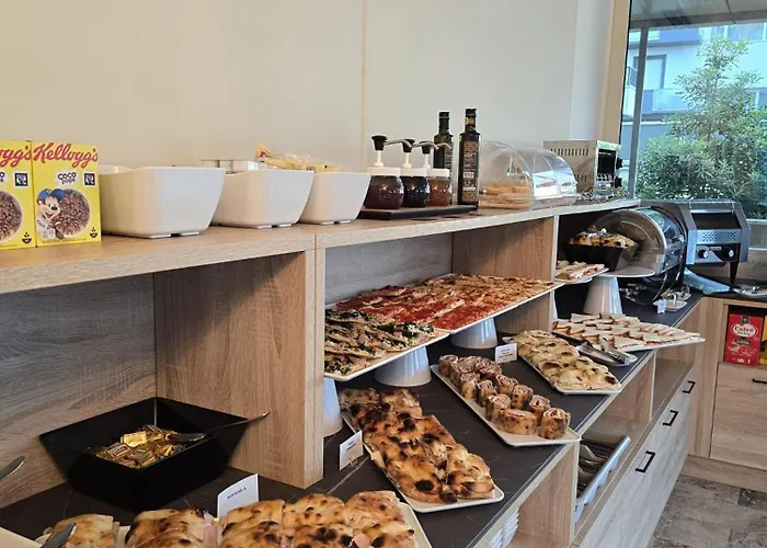 Hotel Base Helios - Colazione Fino A Mezzogiorno! 3*