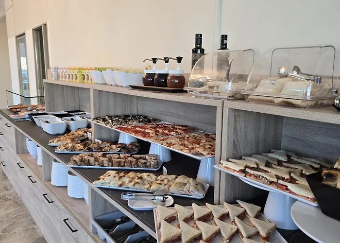 Base Helios - Colazione Fino A Mezzogiorno! 3* Milano Marittima