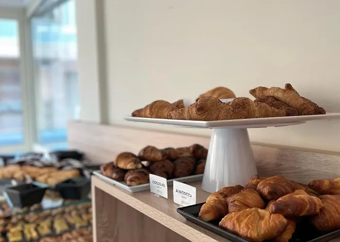 Base Helios - Colazione Fino A Mezzogiorno! 3* Milano Marittima